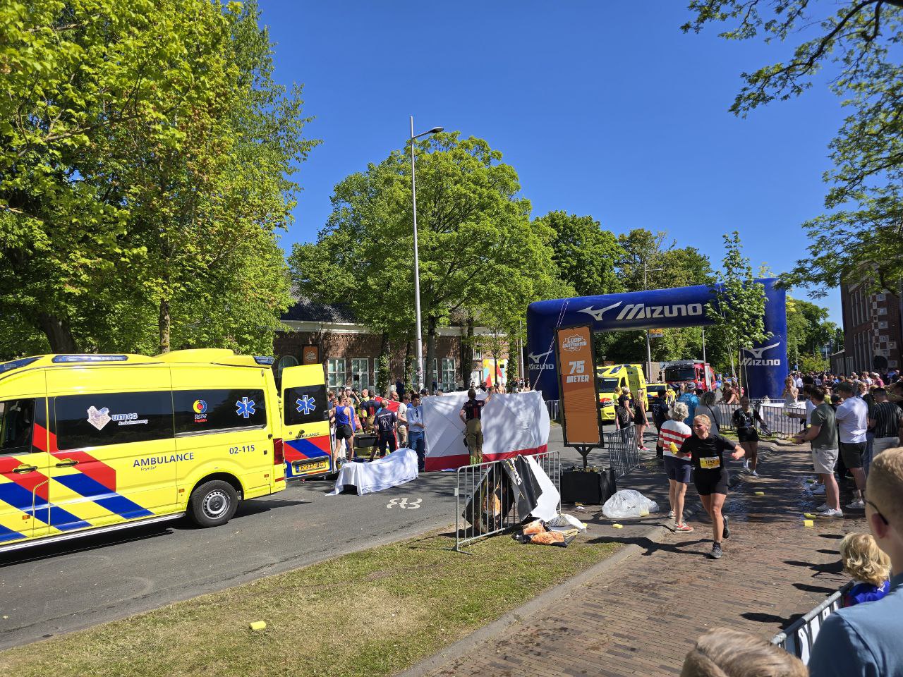 Meerdere mensen onwel en een reanimatie tijdens Loop Leeuwarden