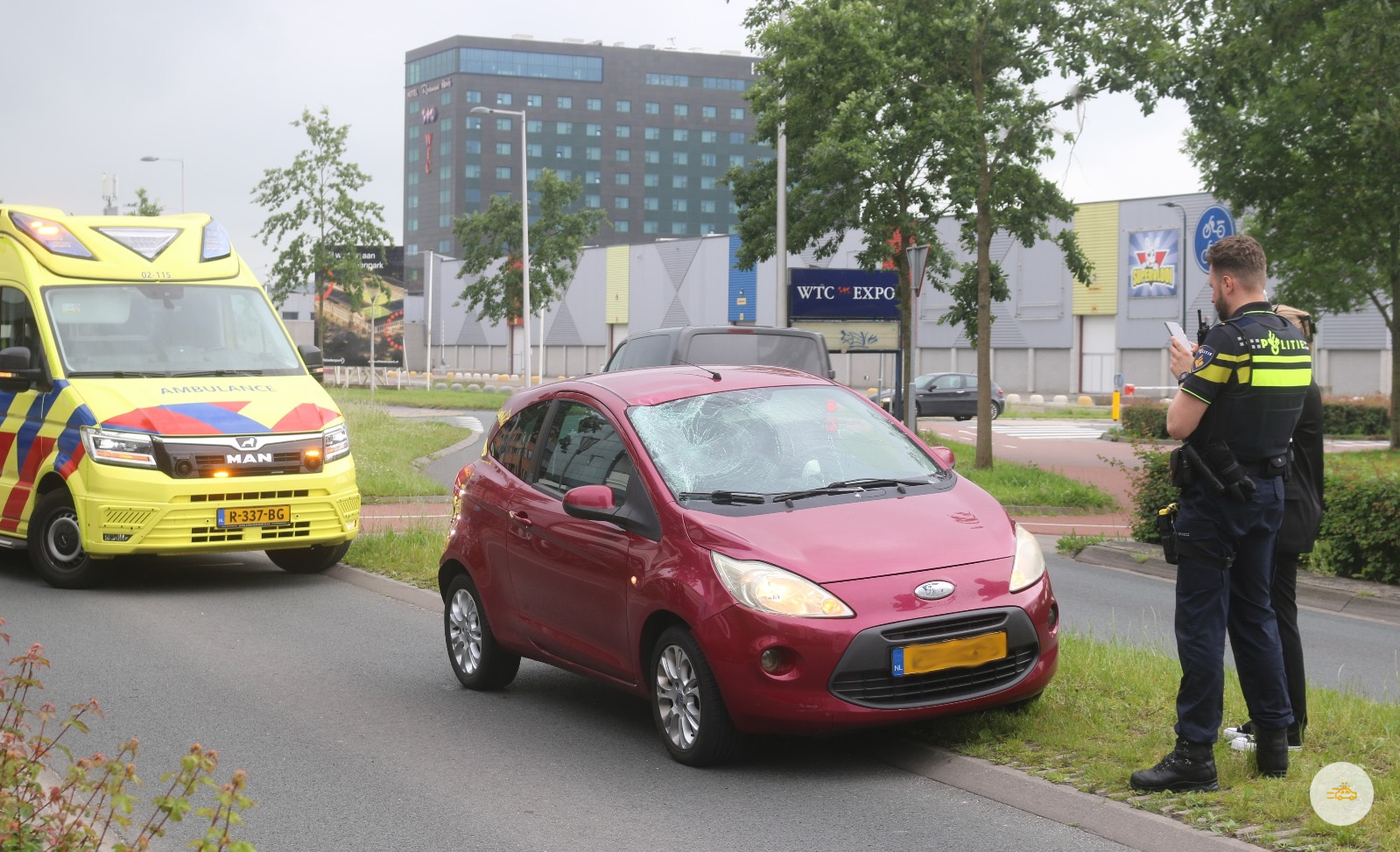 Jongedame raakt gewond bij aanrijding