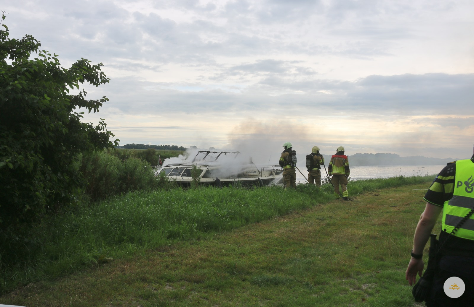 Kruiser uitgebrand vlakbij de Grote Wielen