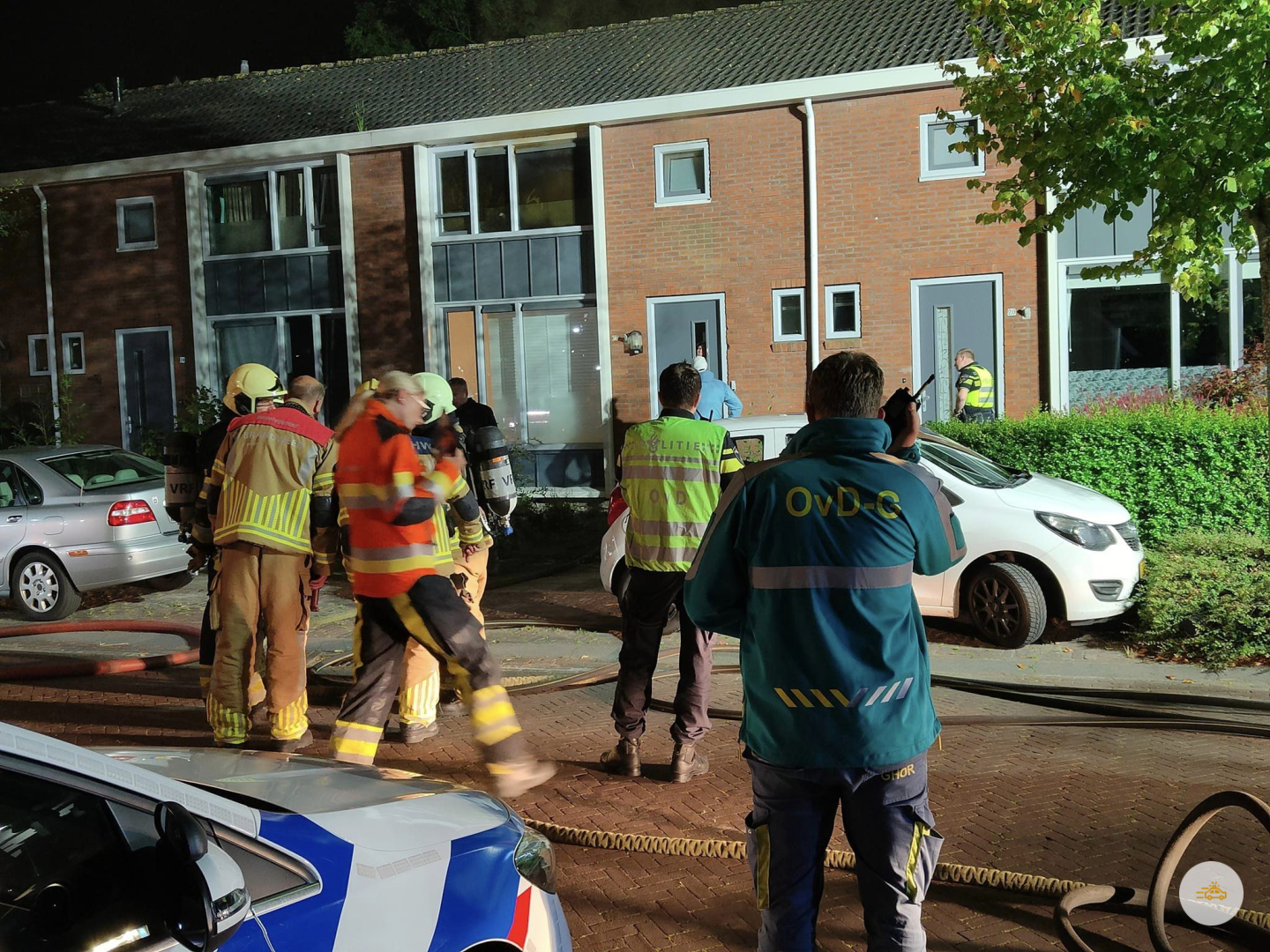 Verward persoon steekt eigen woning in brand