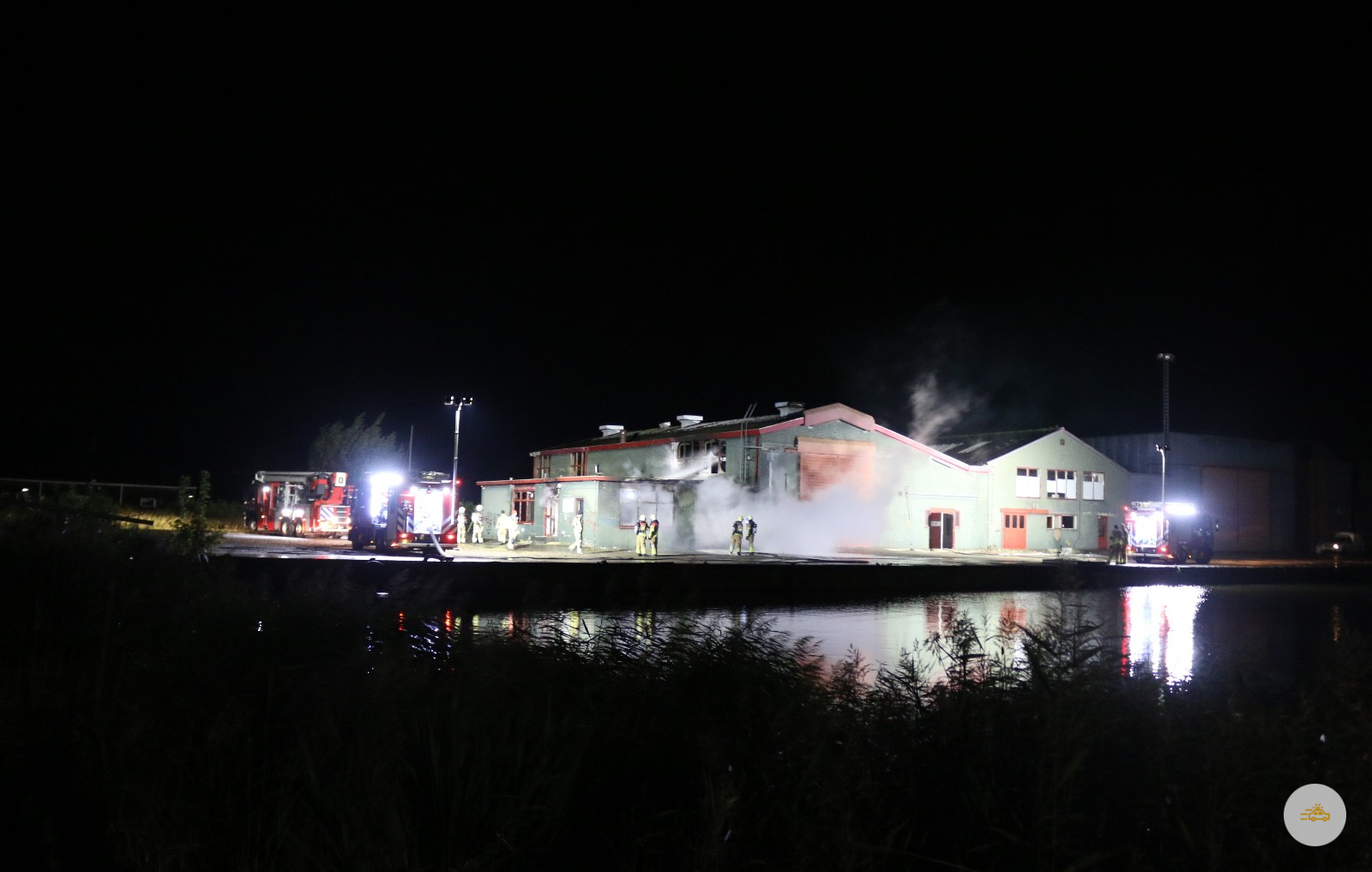 Beveiliging ontdekt brand in loods