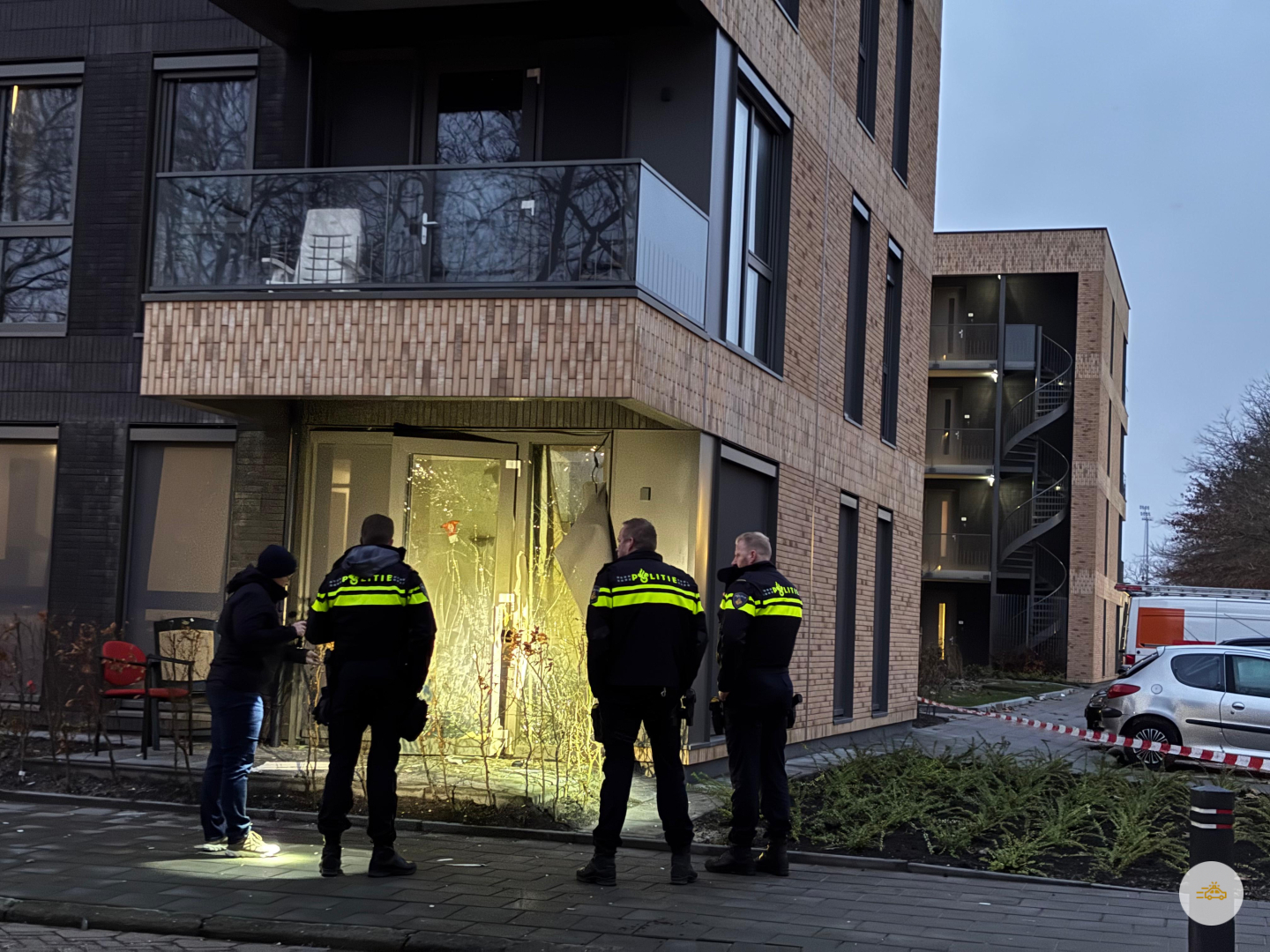 Explosie bij appartementencomplex zorgt voor flinke schade
