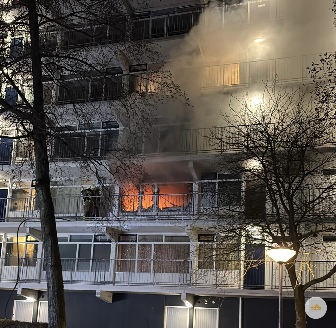 Uitslaande brand in 7 hoogflat in de Anjen