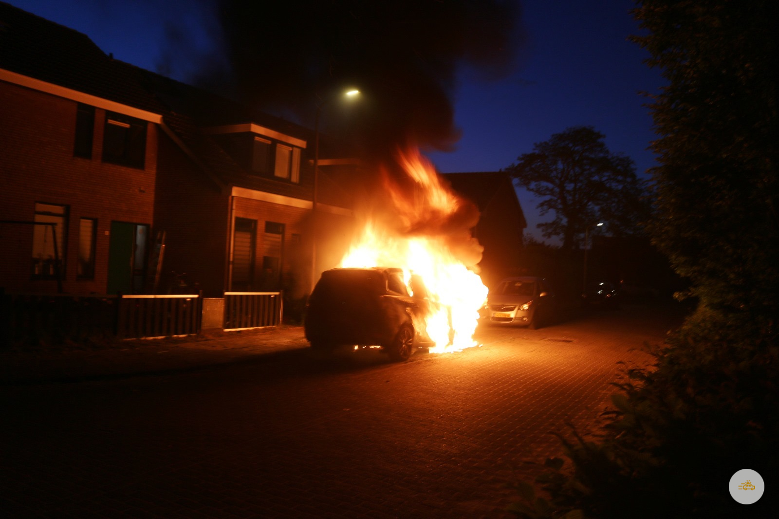 Auto uitgebrand op de Pieterseliewaltje