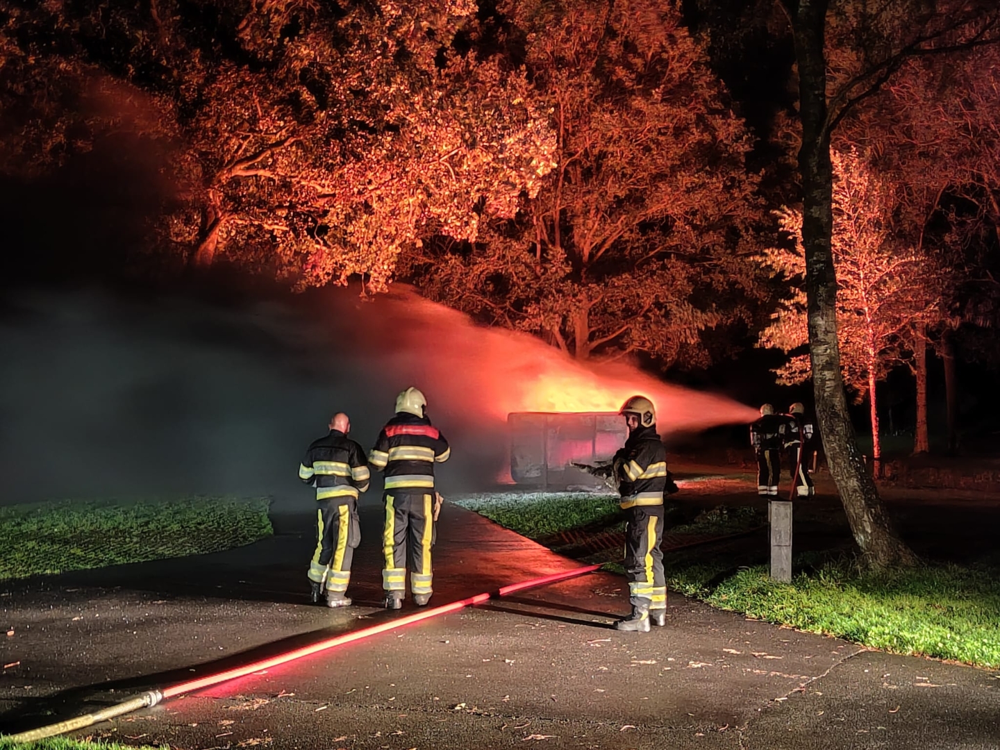 Bouwcontainer in brand in de Groenester gebied