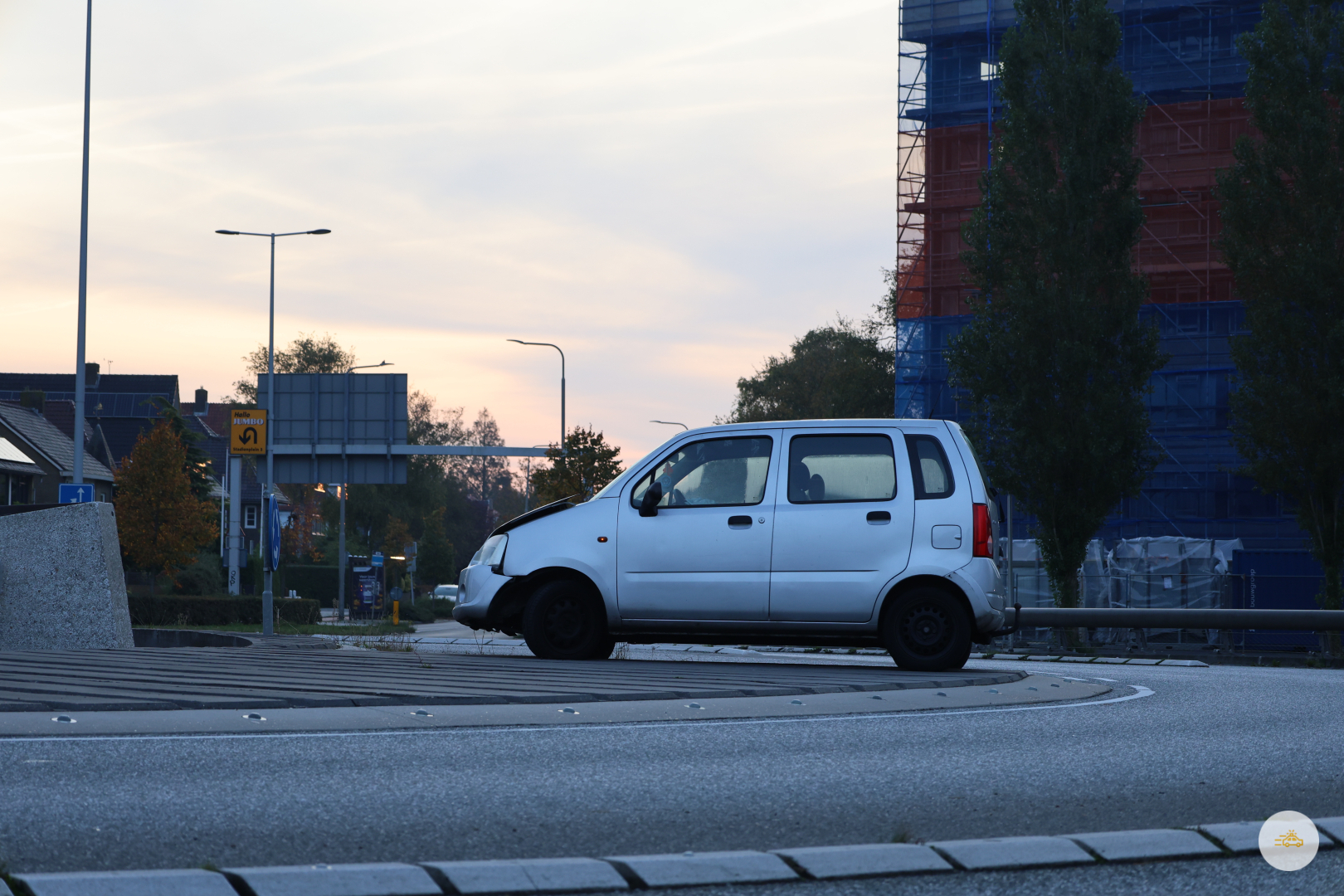flinke schade na aanrijding op rotonde