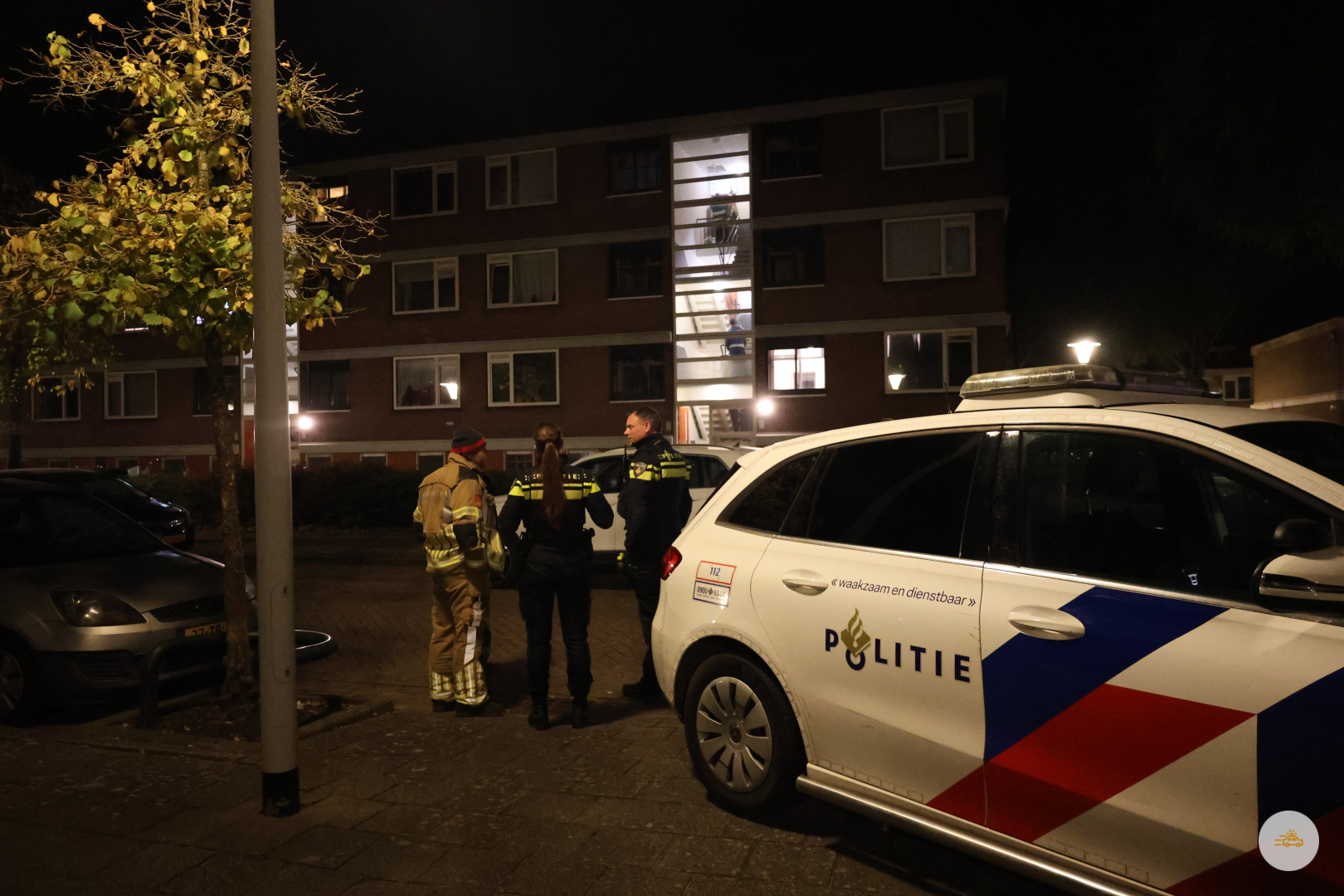 Geknapte waterleiding in portiek woning