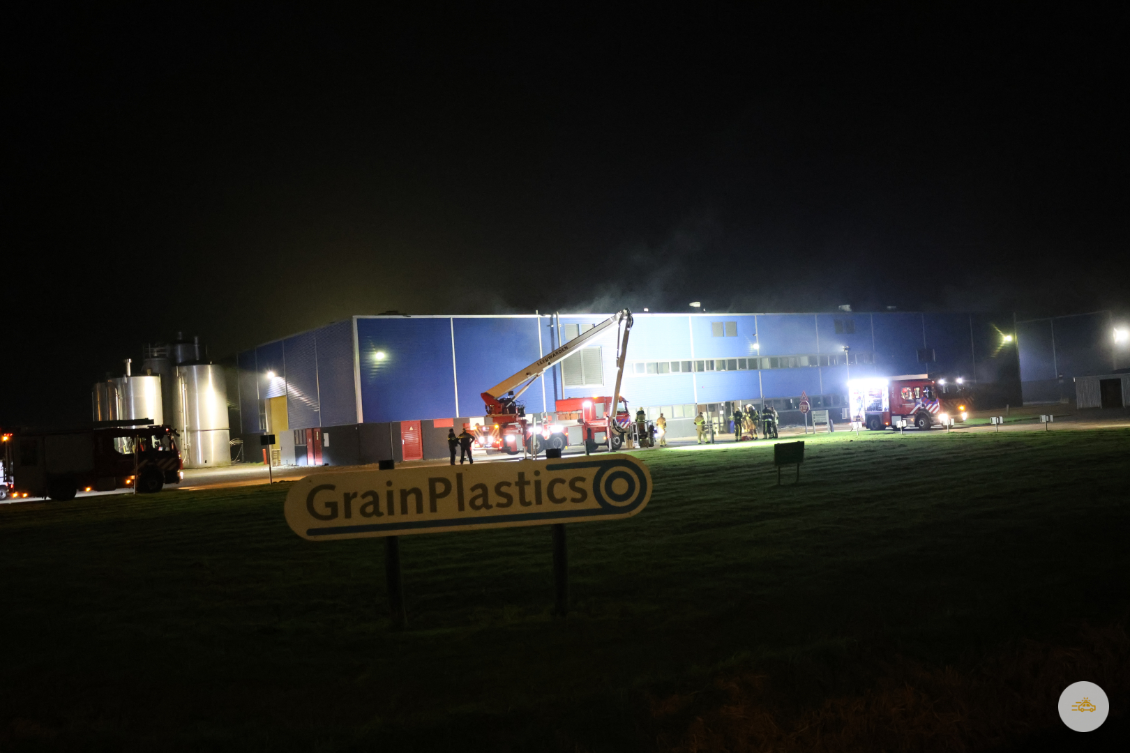 Beveiliger ontdekt brand in loods