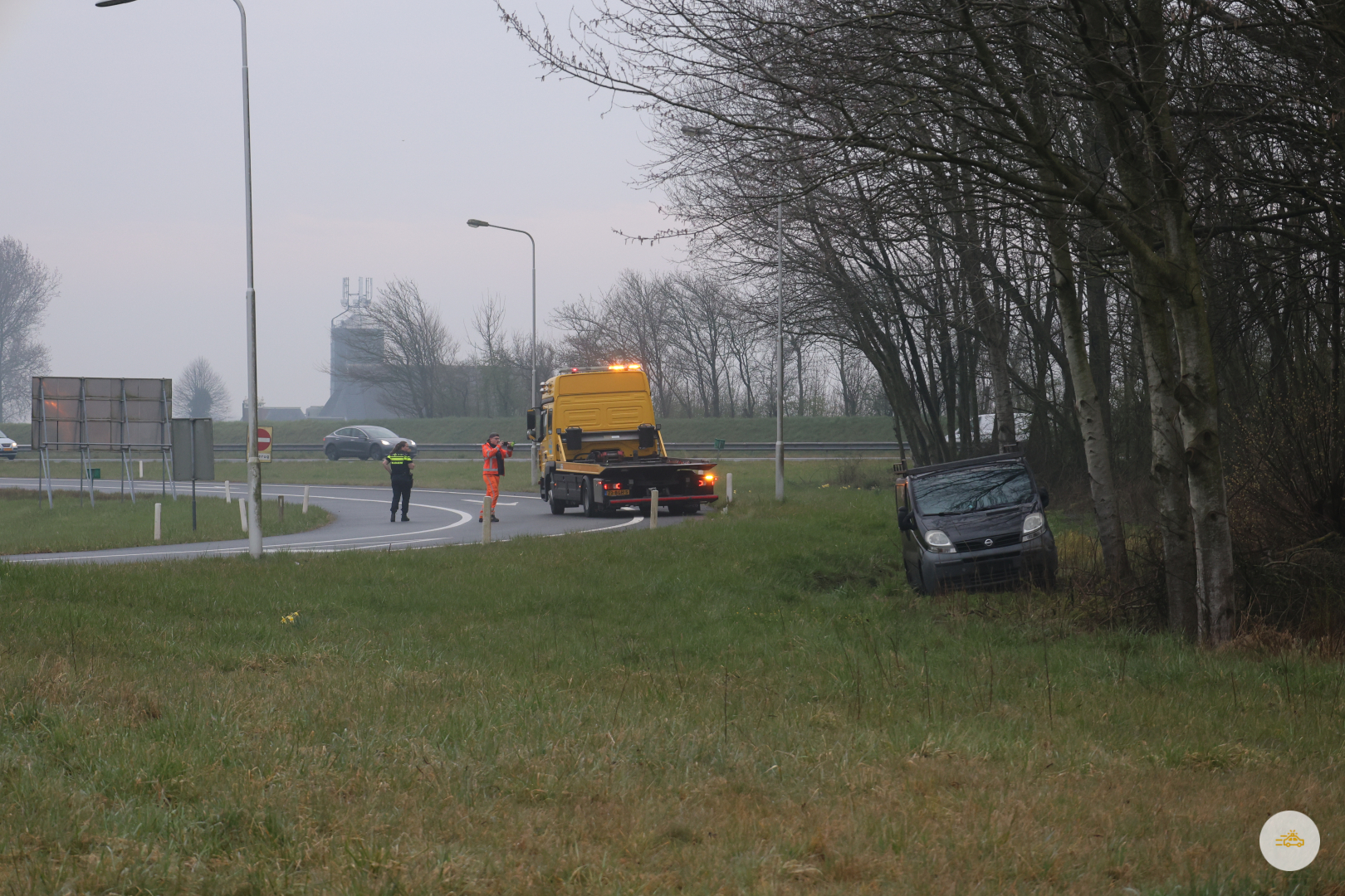 Bestuurder raakt van de weg bij Dronryp en vlucht