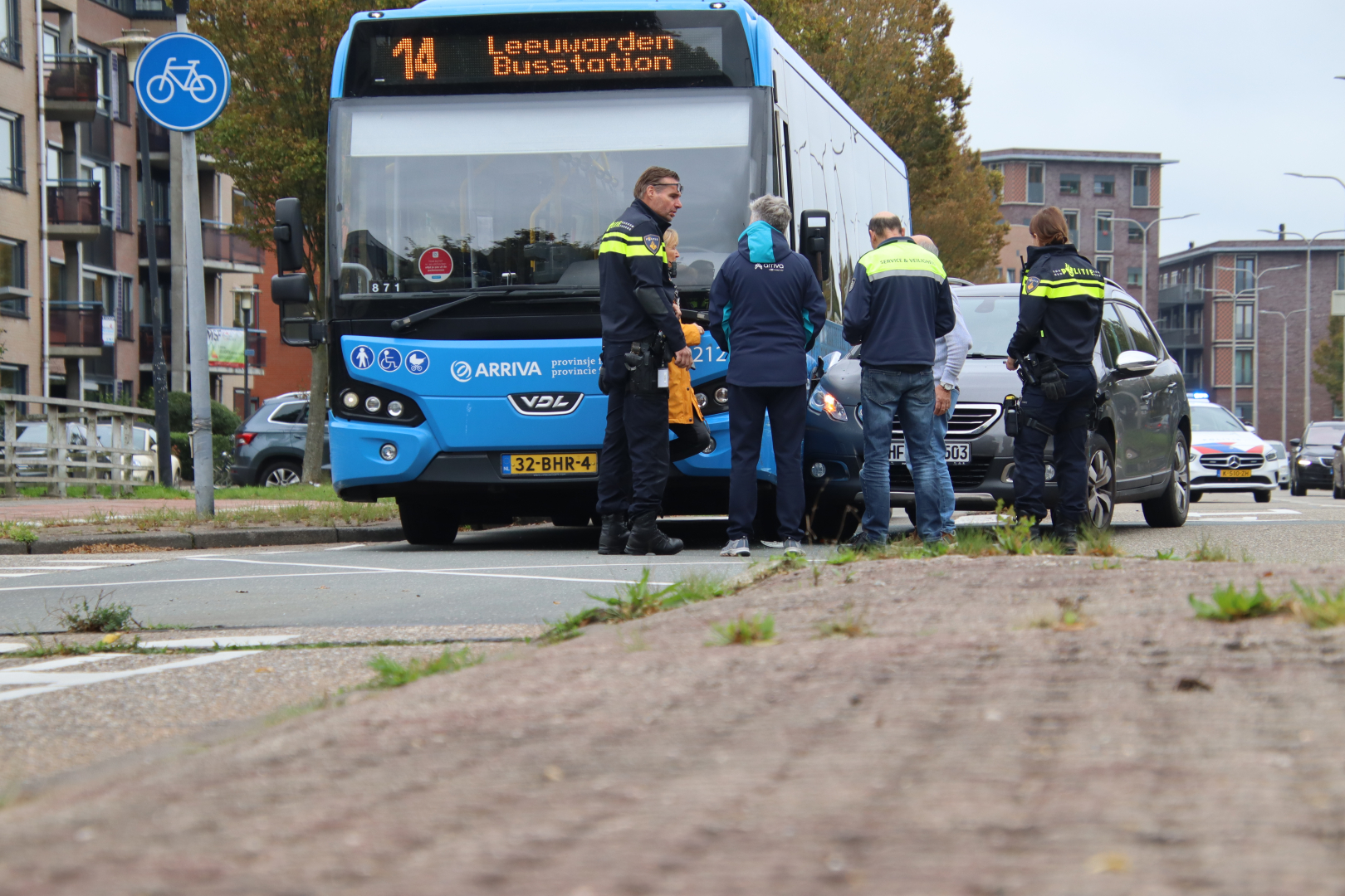 Duitse bestuurder ziet lijnbus over het hoofd