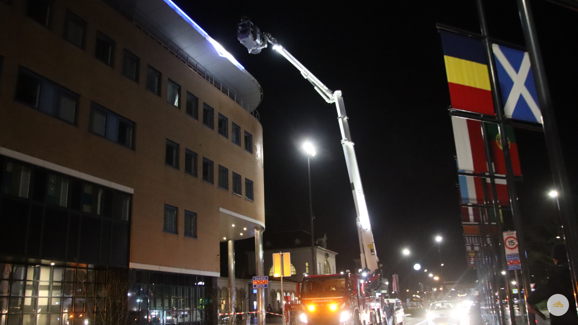 Led TL buis raakt los van UWV gebouw