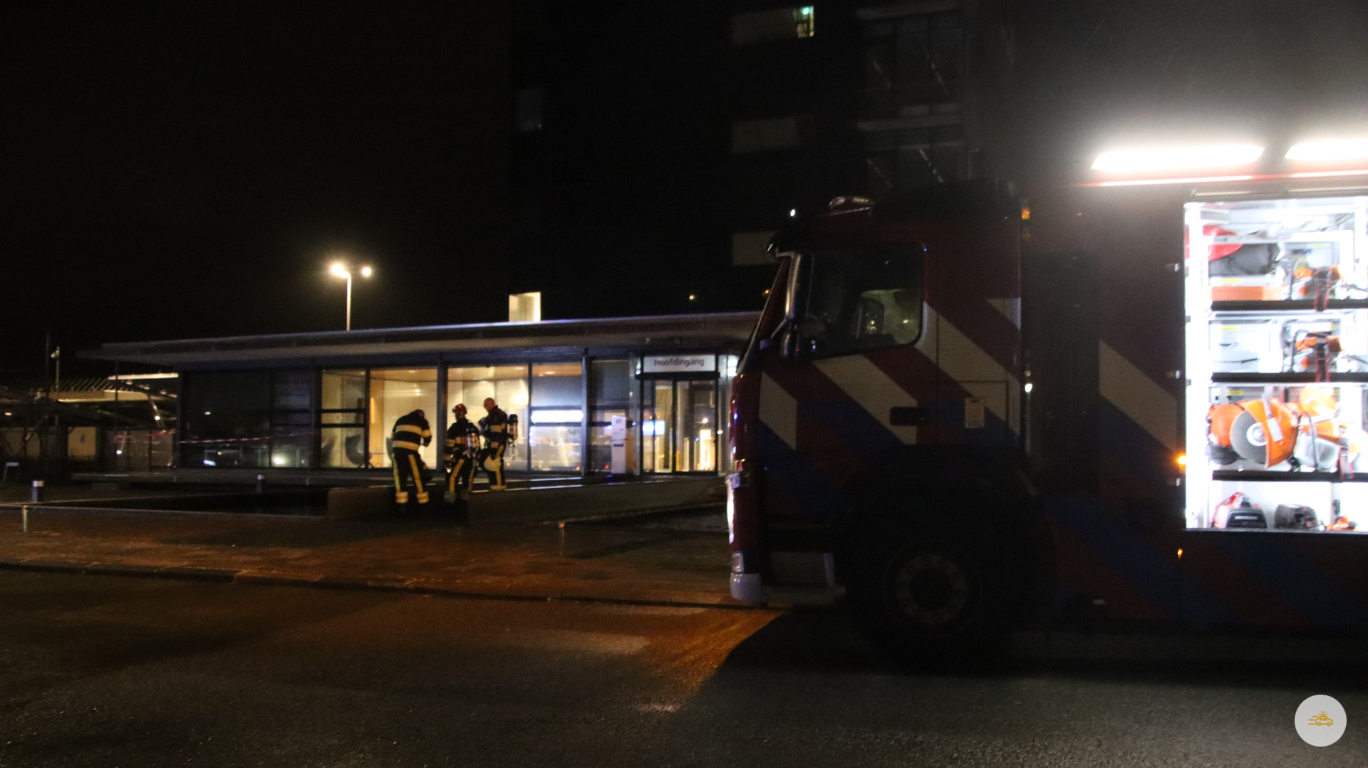 Mogelijk persoon vast in Vitens gebouw