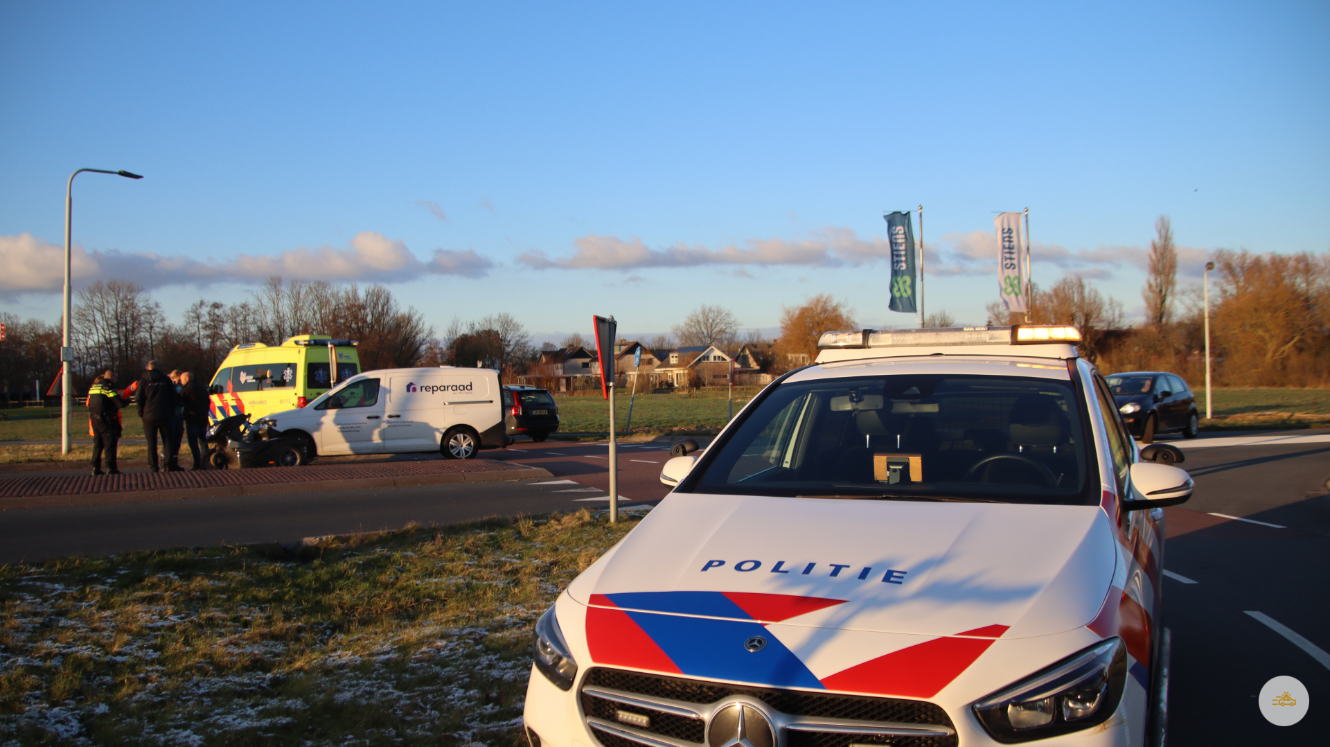 Rolstoelscooter in botsing met bedrijfsbusje