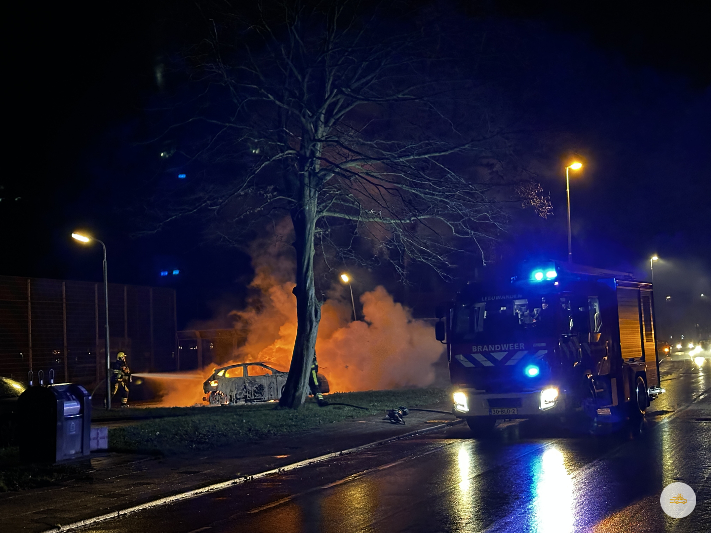 Vuurwerk zorgt voor autobrand