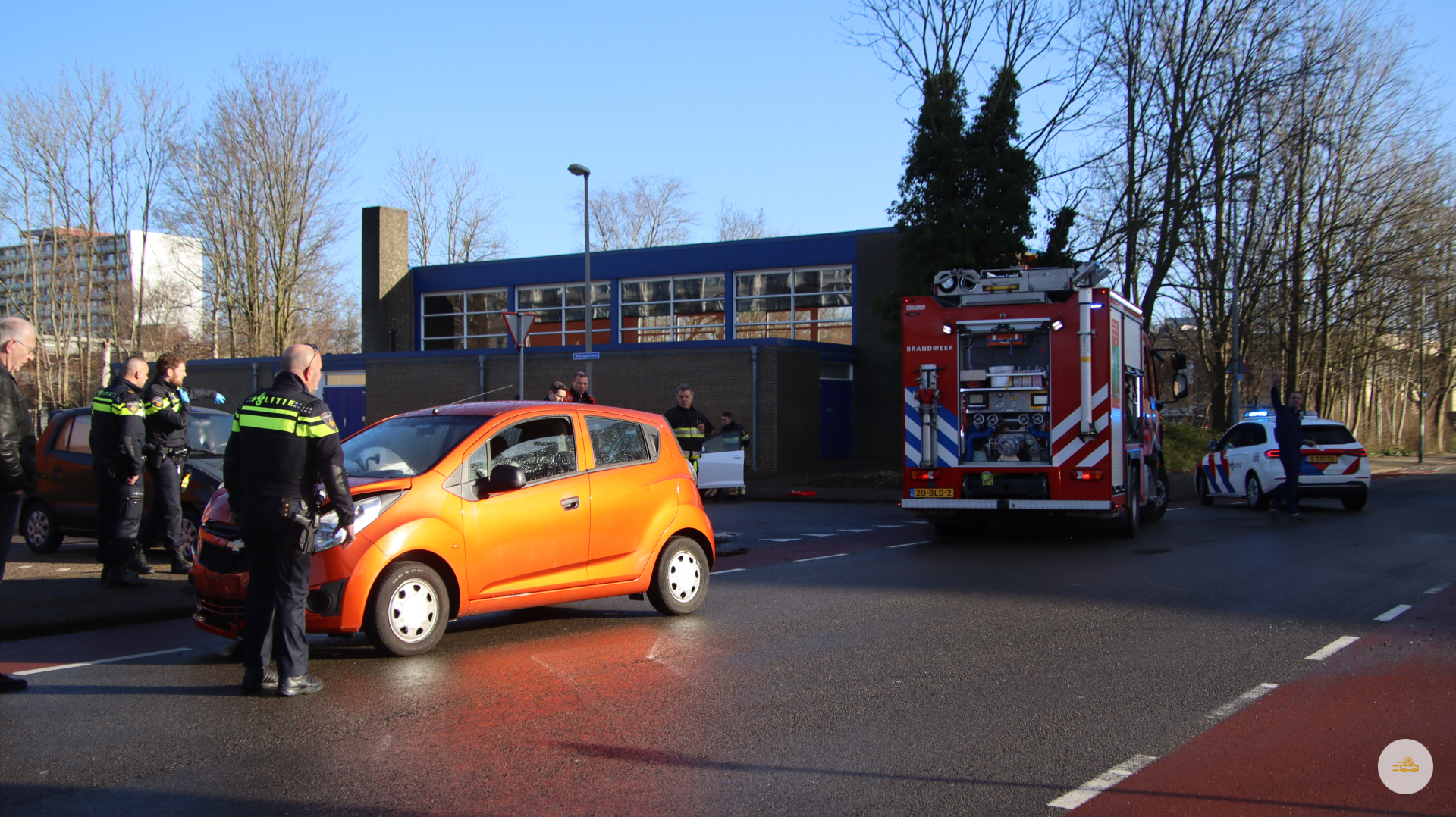 Auto’s botsen op kruising