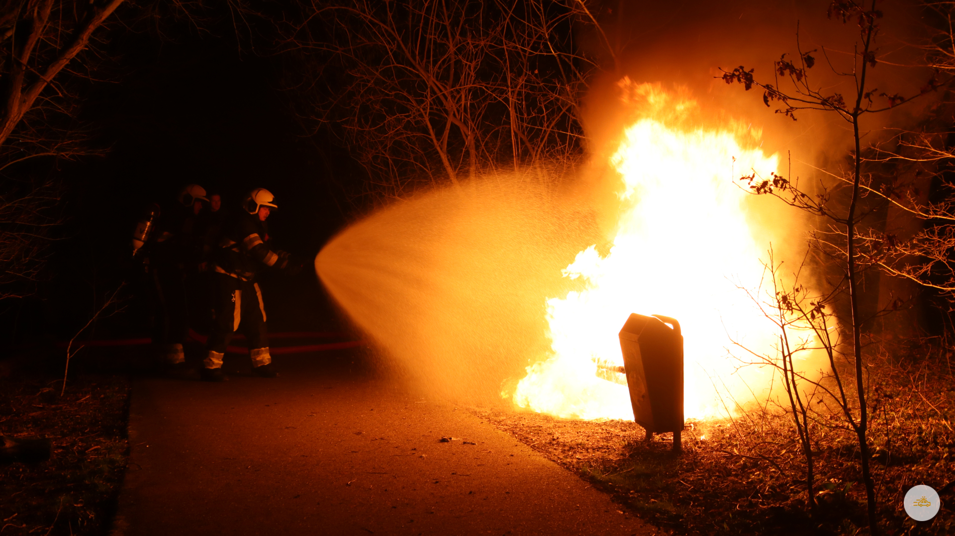Bankje in brand gestoken