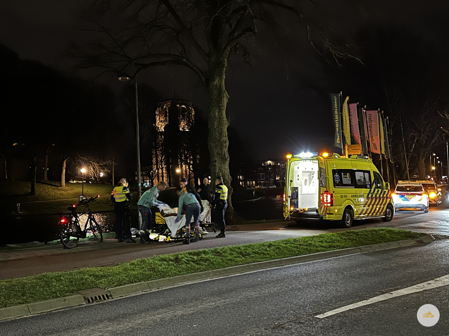 fietser botst tegen auto