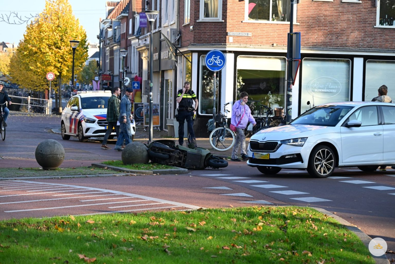 Scooterbestuurder gewond bij botsing met auto