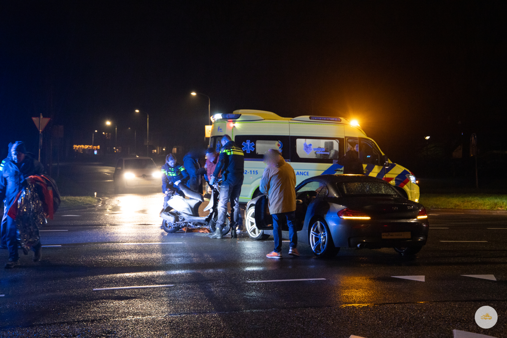 Automobilist en scooterrijder Komen in botsing