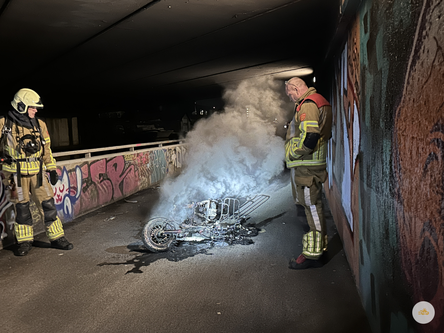 Scooter uitgebrand in een tunnel