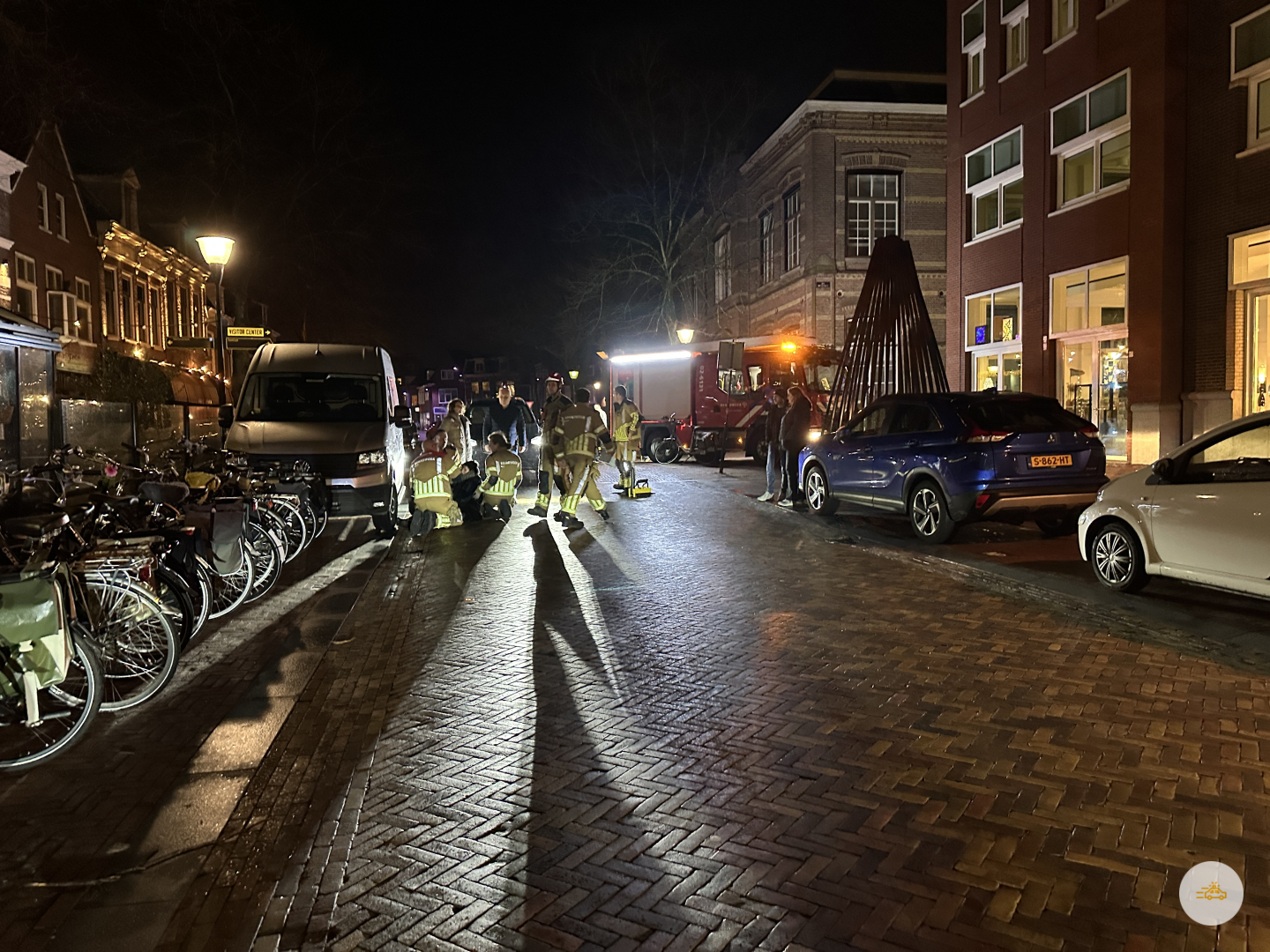 Brandweer bevrijd gevallen fietsster