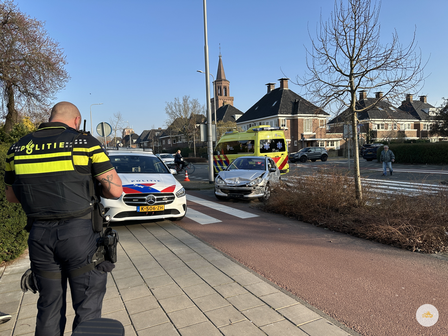Automobilist rijdt achterop lesauto