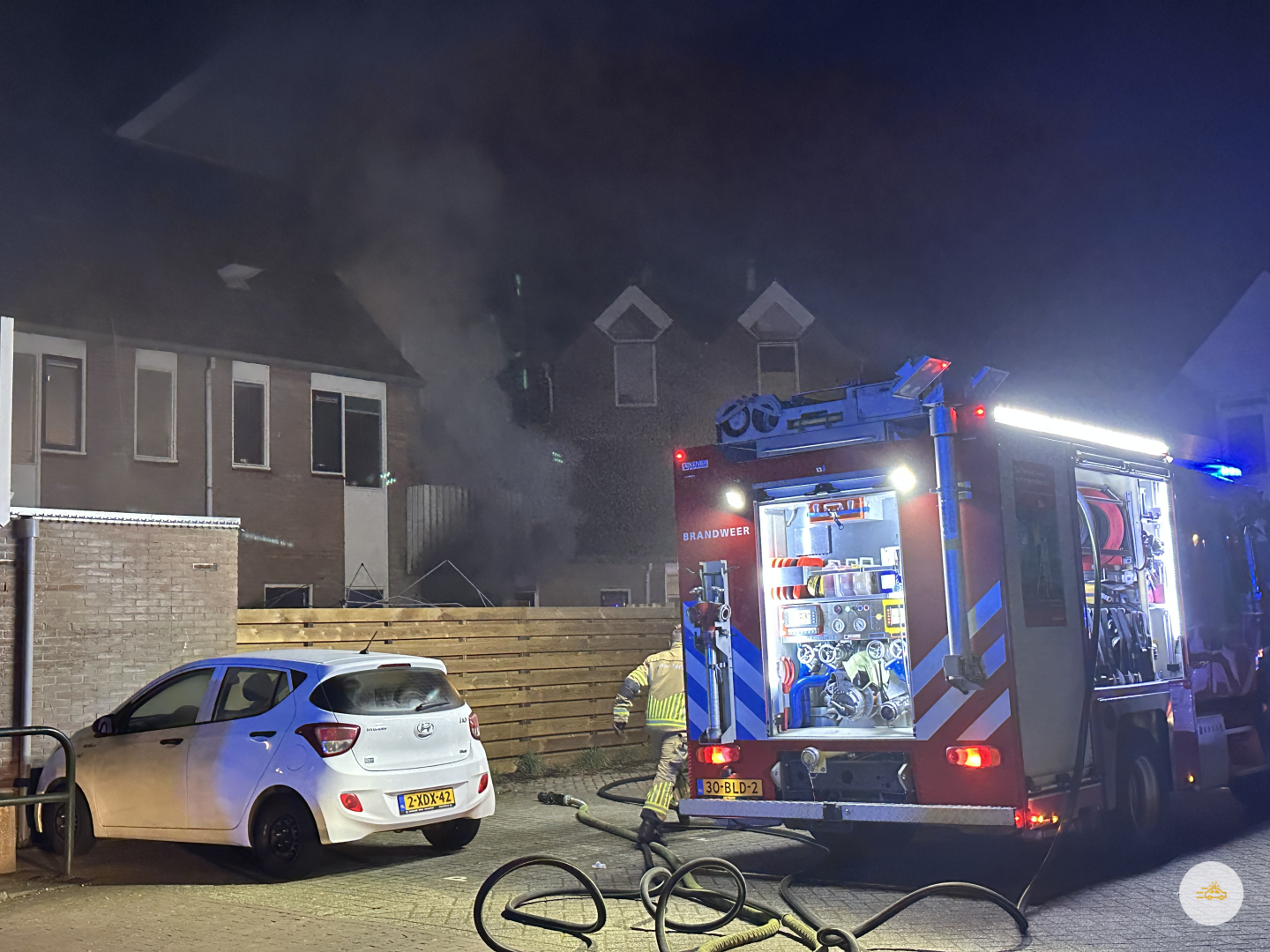 Uitslaande brand in woning meerdere mensen gered