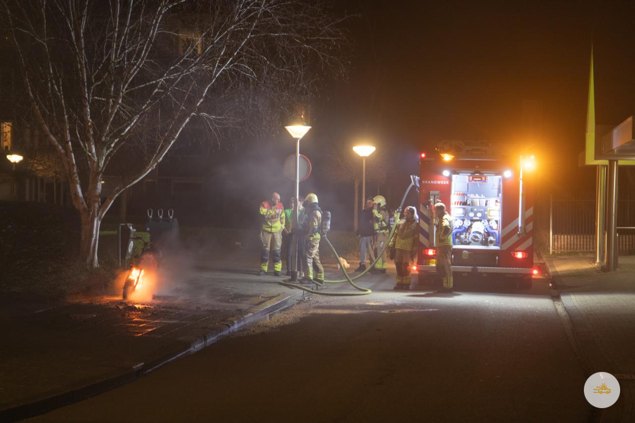Scooter uitgebrand in Aldlan