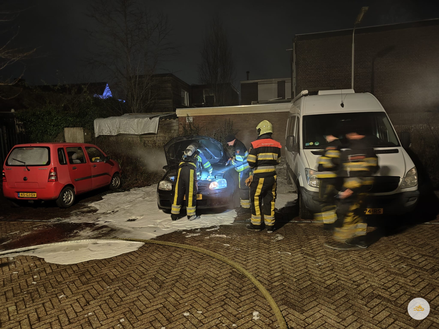 Twee auto´s uitgebrand