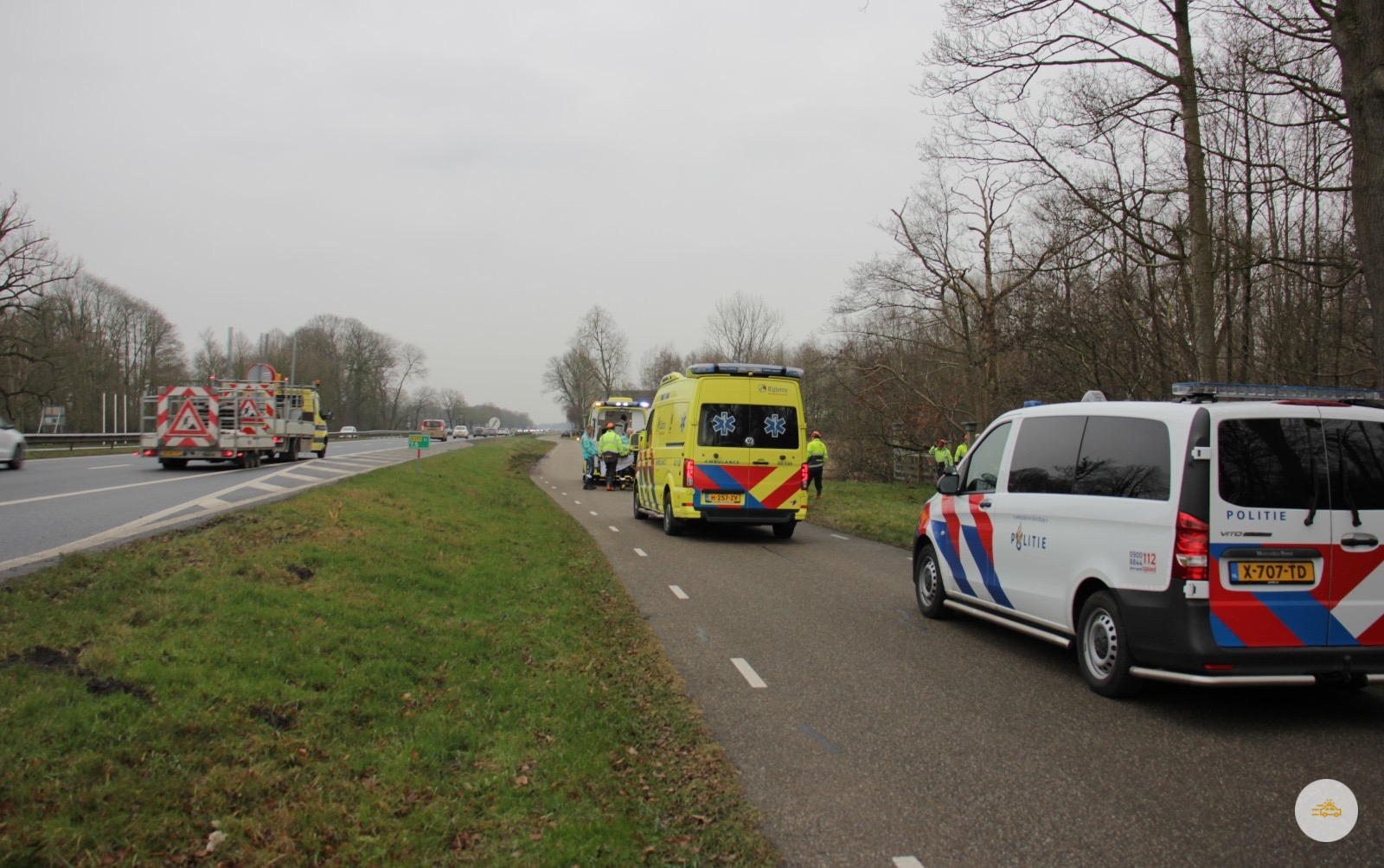 Boom rooier ernstig gewond langs de N355