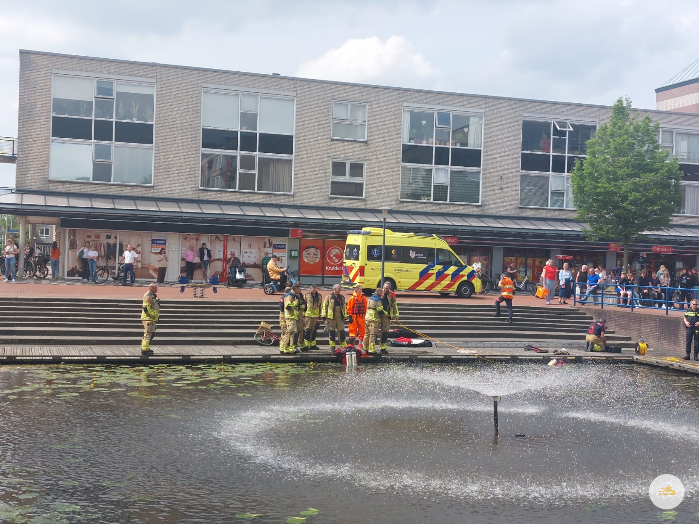 Kinderfiets in het water zorgt voor brandweer inzet