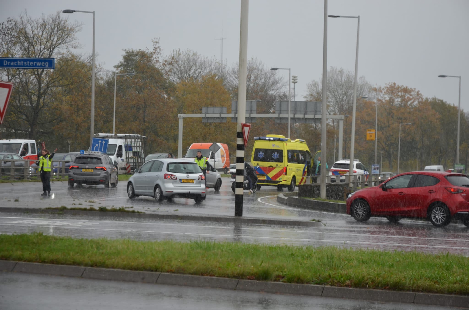 Motorrijder en passagier raken gewond na valpartij