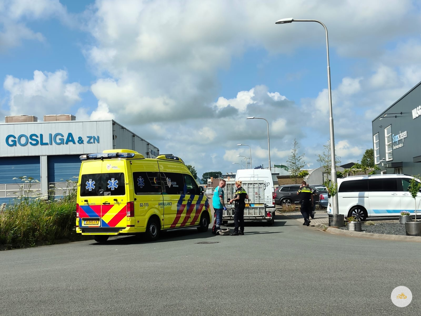 Bestelbusje en voetganger komen in botsing