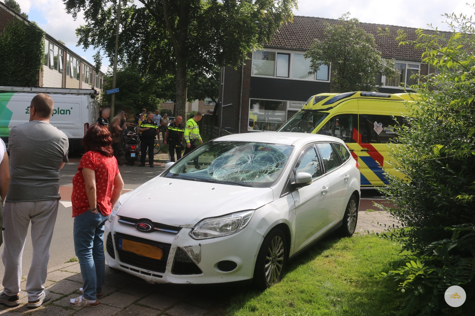 Bestuurster raakt gewond na aanrijding