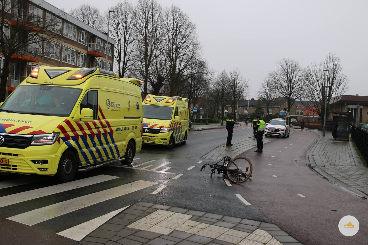 Automobilist schept fietser